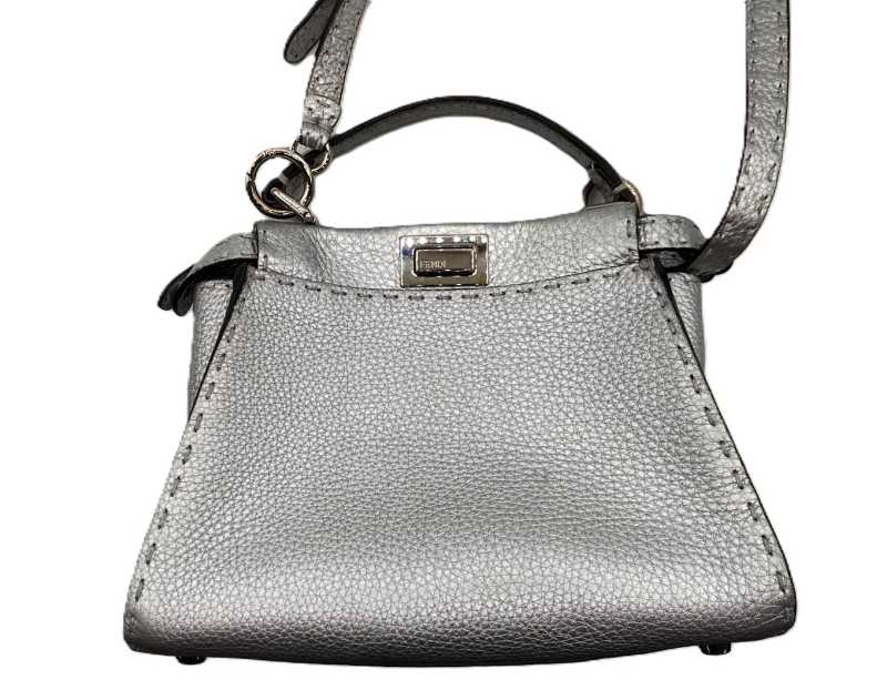 フェンディ買取 ピーカブー ミニ セレリア 2WAYバッグ レザー シルバー 8BN244